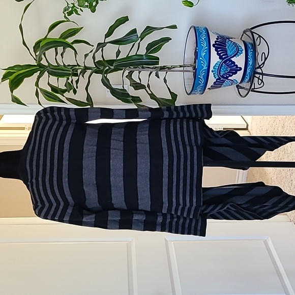 Cardigan - Picture 2 of 3